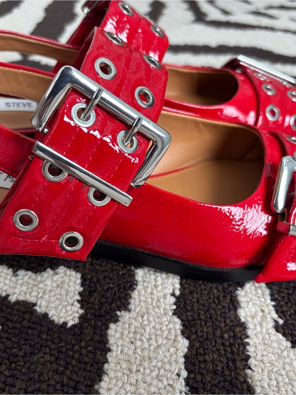 Steve Madden Red Patent Grommet Buckle Pointed Slingback Flats - Picture 2 of 4